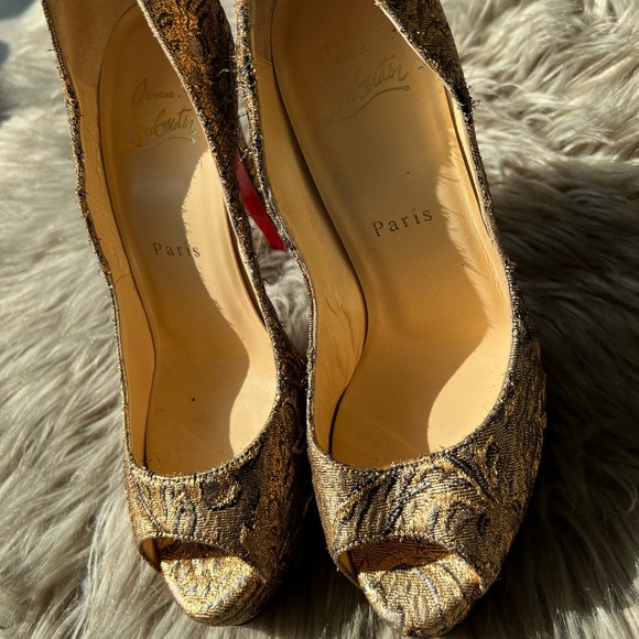 Christian Louboutin Gold Brocade Fabric Lady Peep-Toe Platform Pumps Size 37 - Picture 5 of 6
